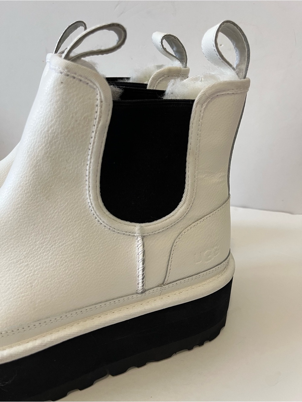 UGG Neumel Women’s White pebbled Platform Chelsea Boots Size 9 - Picture 11 of 13